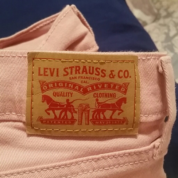 Womens size 32 pink Levis shorts - Picture 4 of 4